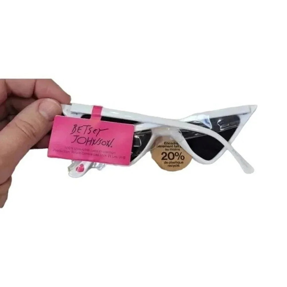 Betsey Johnson Future Play Cat Eye White Retro Dainty Sunglasses